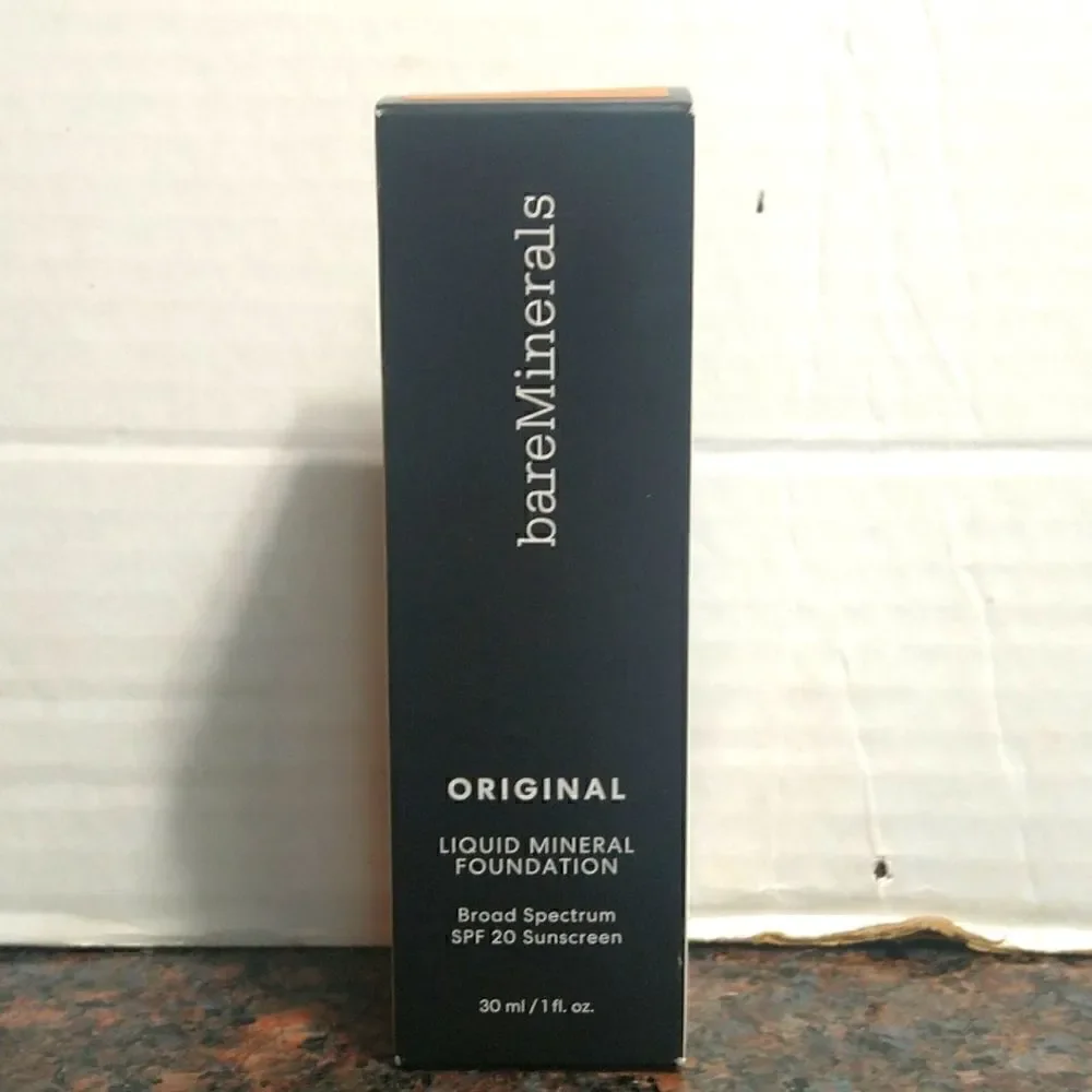 Bare Minerals Liquid Mineral Foundation...New in Box